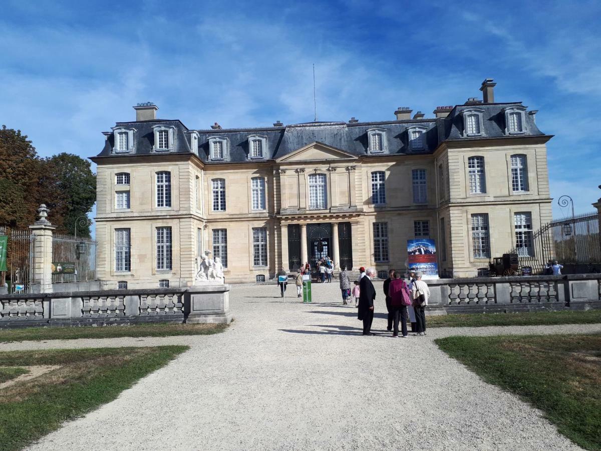 Residence Le Chateau Champs-Sur-Marne Bagian luar foto